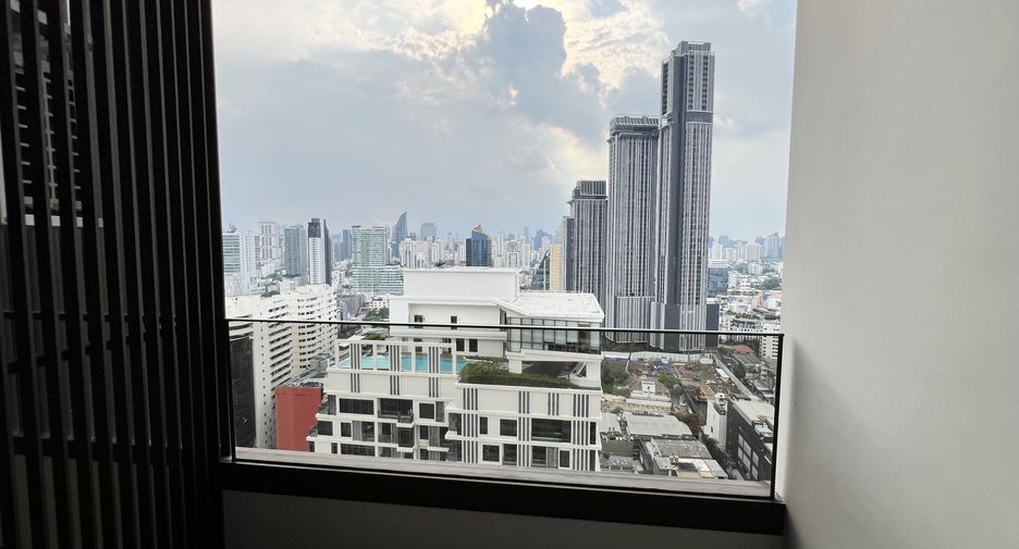 For rent 3 bedrooms condo in Watthana, Bangkok