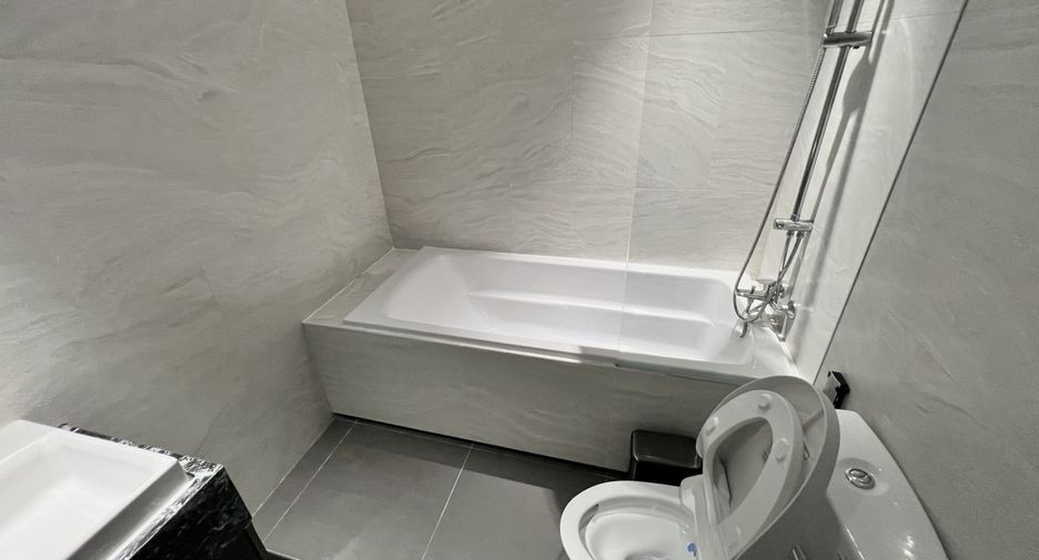 For rent 3 bedrooms condo in Watthana, Bangkok