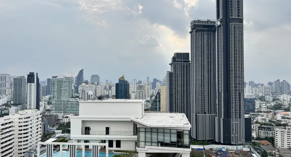 For rent 3 bedrooms condo in Watthana, Bangkok