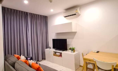 À louer studio condo à Bang Rak, Bangkok