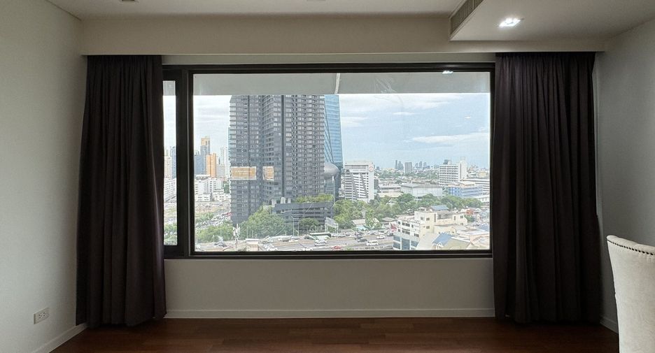 For rent 2 bedrooms condo in Sathon, Bangkok