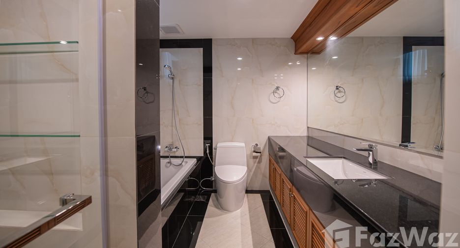 For rent 3 bedrooms condo in Khlong Toei, Bangkok