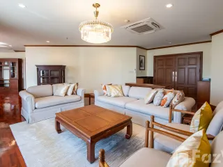 For rent 3 bedrooms condo in Khlong Toei, Bangkok