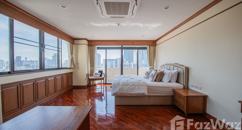 For rent 3 bedrooms condo in Khlong Toei, Bangkok