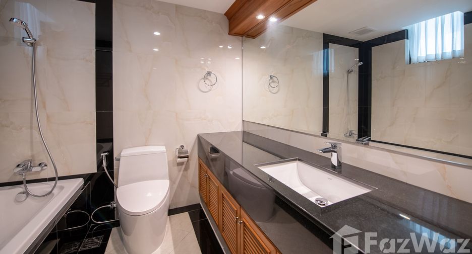 For rent 3 bedrooms condo in Khlong Toei, Bangkok