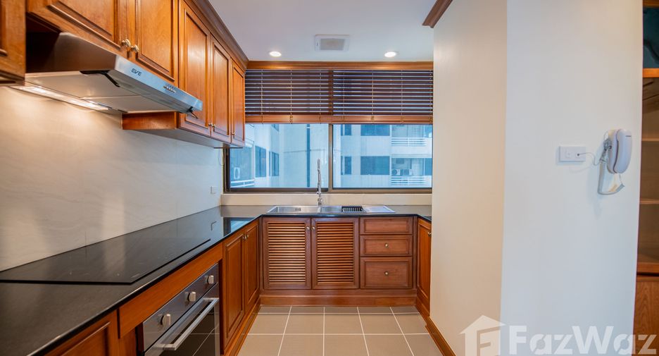 For rent 3 bedrooms condo in Khlong Toei, Bangkok