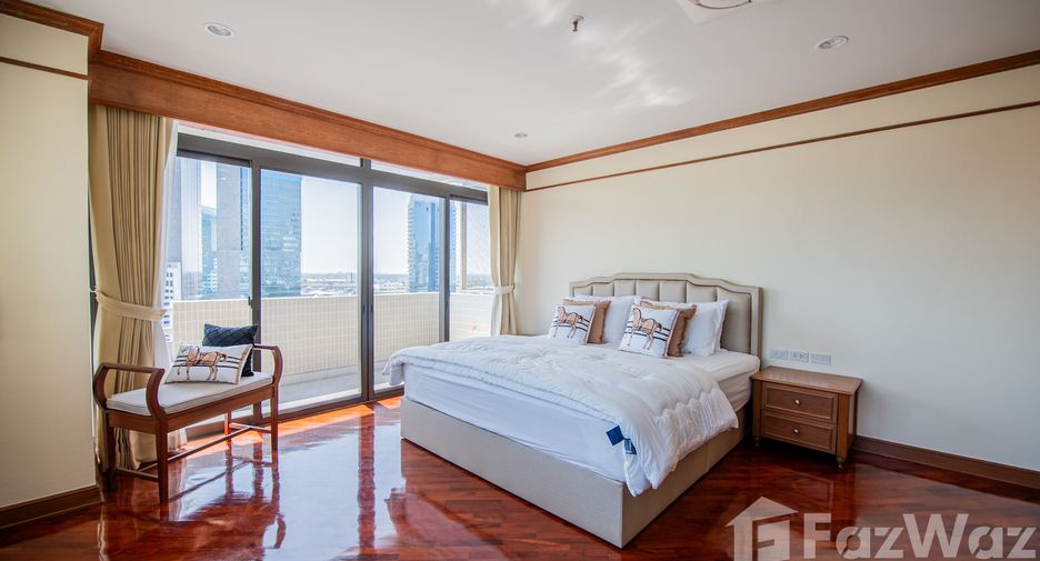 For rent 3 bedrooms condo in Khlong Toei, Bangkok