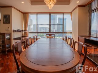 For rent 3 bedrooms condo in Khlong Toei, Bangkok