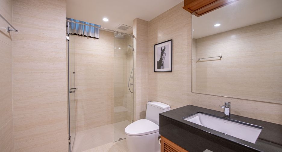 For rent 3 bedrooms condo in Khlong Toei, Bangkok