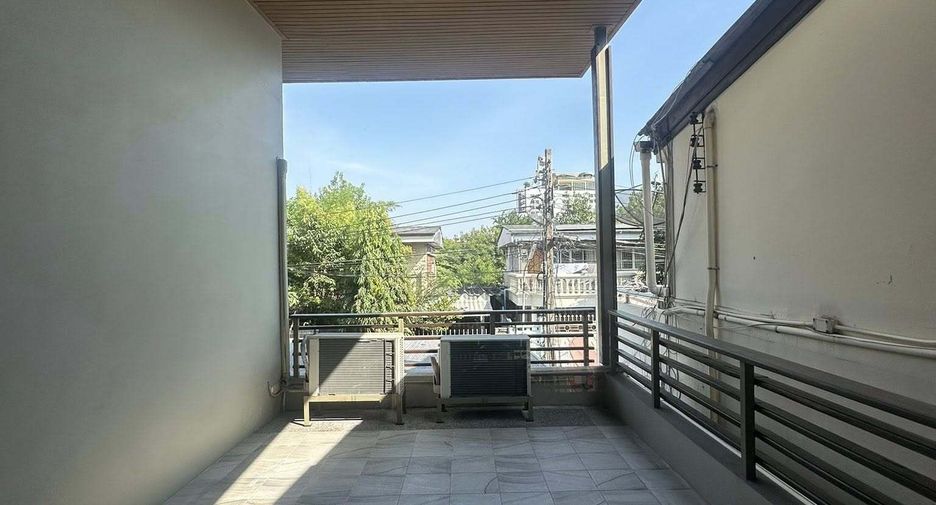 For rent 3 ベッドルーム house in Watthana, Bangkok