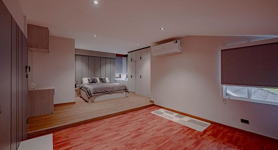 For rent 5 bedrooms house in Bang Na, Bangkok