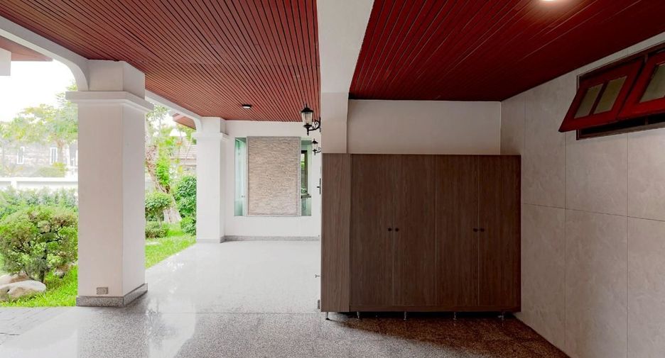 For rent 5 bedrooms house in Bang Na, Bangkok