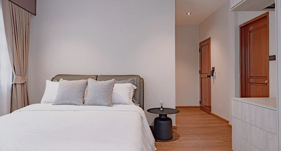 For rent 5 bedrooms house in Bang Na, Bangkok