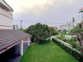 À louer 5 chambres maison à Bang Na, Bangkok