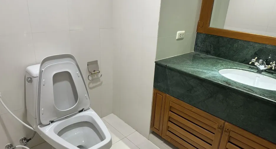For rent 3 bedrooms condo in Watthana, Bangkok