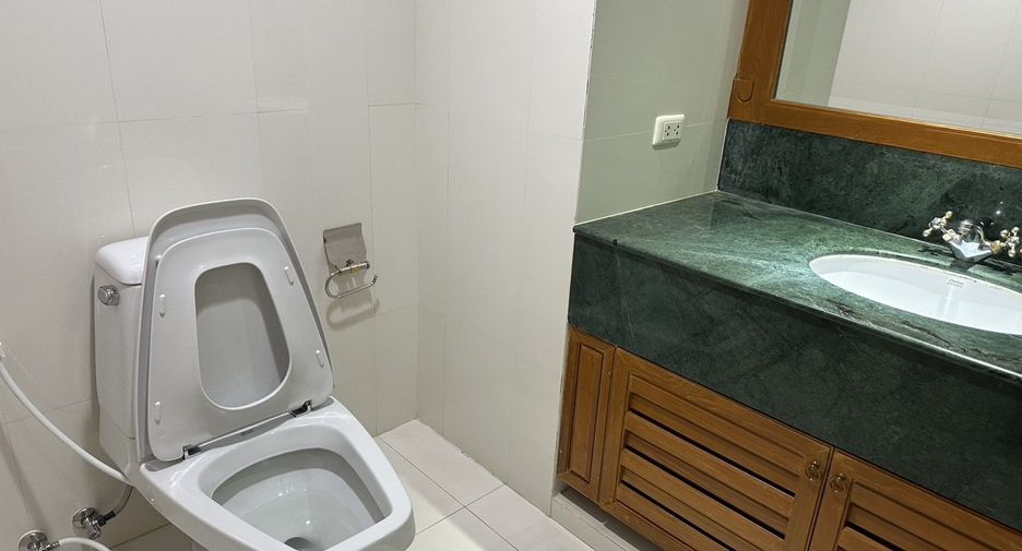 Condo en alquiler de 3 habitaciones en Watthana, Bangkok