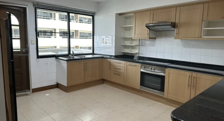 For rent 3 bedrooms condo in Watthana, Bangkok