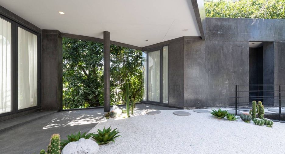 Haus zur Miete mit 6 Zimmer in Khlong Toei, Bangkok