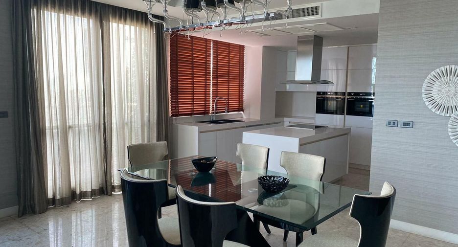 For rent 3 bedrooms condo in Pathum Wan, Bangkok