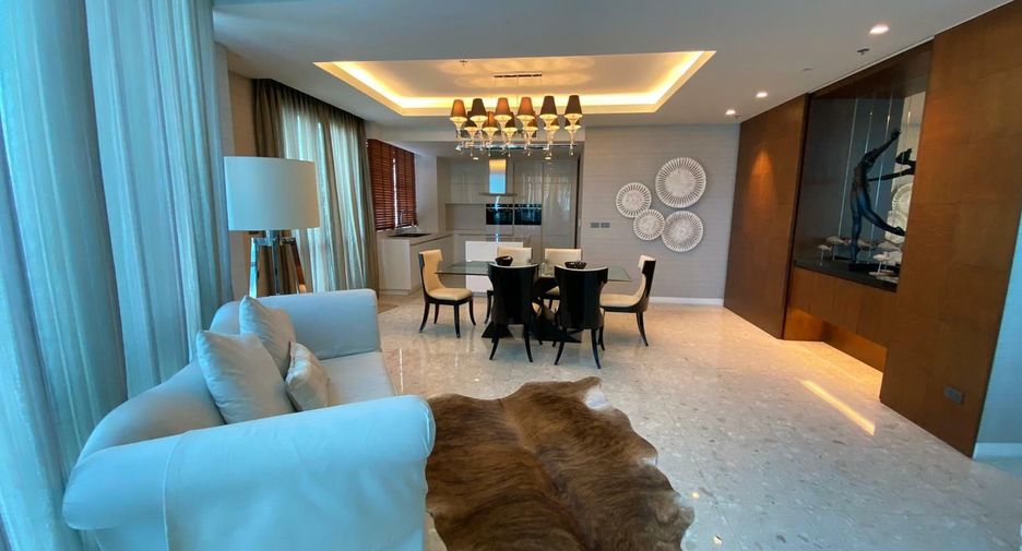 For rent 3 bedrooms condo in Pathum Wan, Bangkok