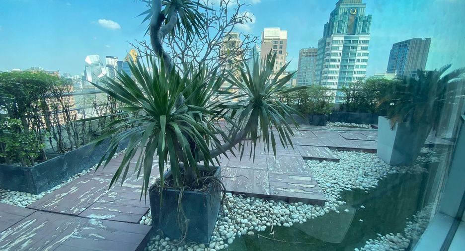 For rent 3 bedrooms condo in Pathum Wan, Bangkok