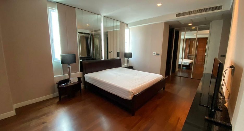 For rent 3 bedrooms condo in Pathum Wan, Bangkok