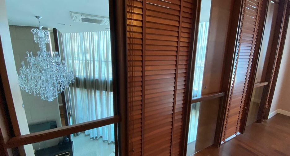 For rent 3 bedrooms condo in Pathum Wan, Bangkok