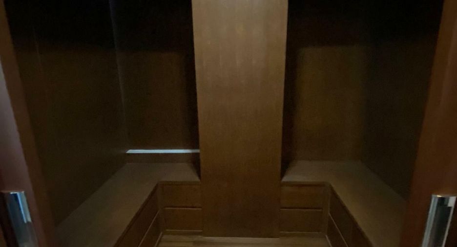 For rent 3 bedrooms condo in Pathum Wan, Bangkok