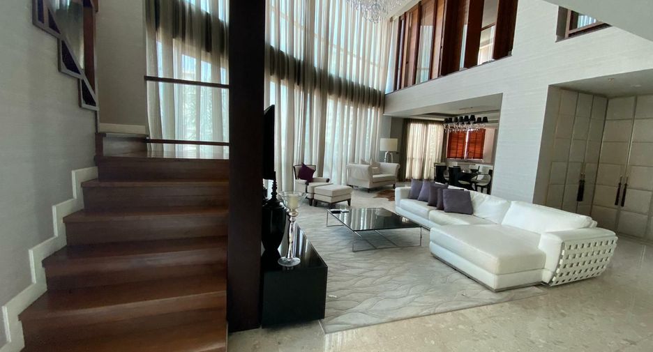 For rent 3 bedrooms condo in Pathum Wan, Bangkok