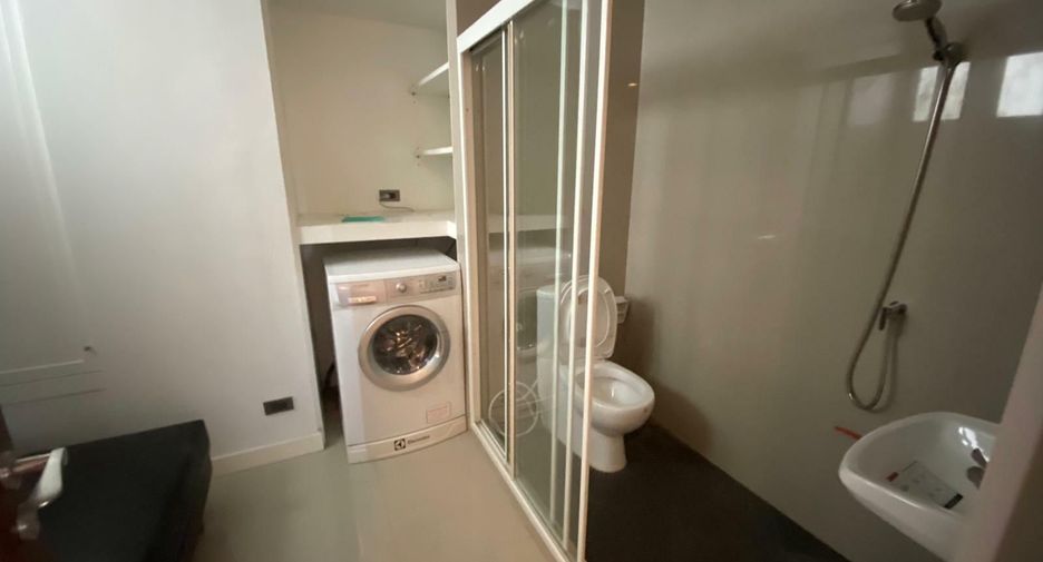 For rent 3 bedrooms condo in Pathum Wan, Bangkok