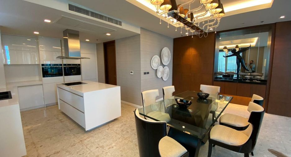 For rent 3 bedrooms condo in Pathum Wan, Bangkok