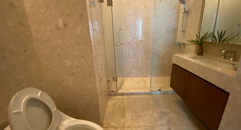 For rent 3 bedrooms condo in Pathum Wan, Bangkok