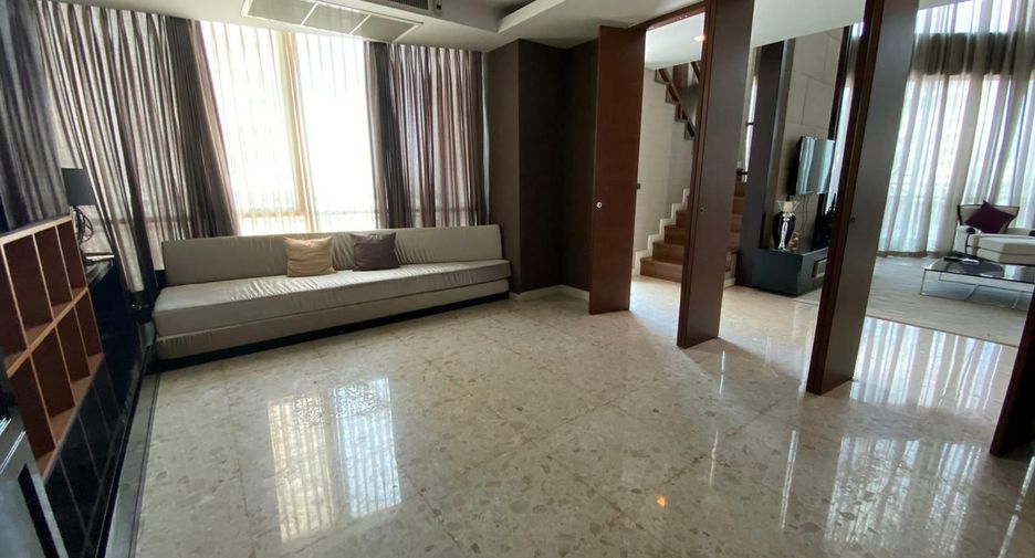 For rent 3 bedrooms condo in Pathum Wan, Bangkok
