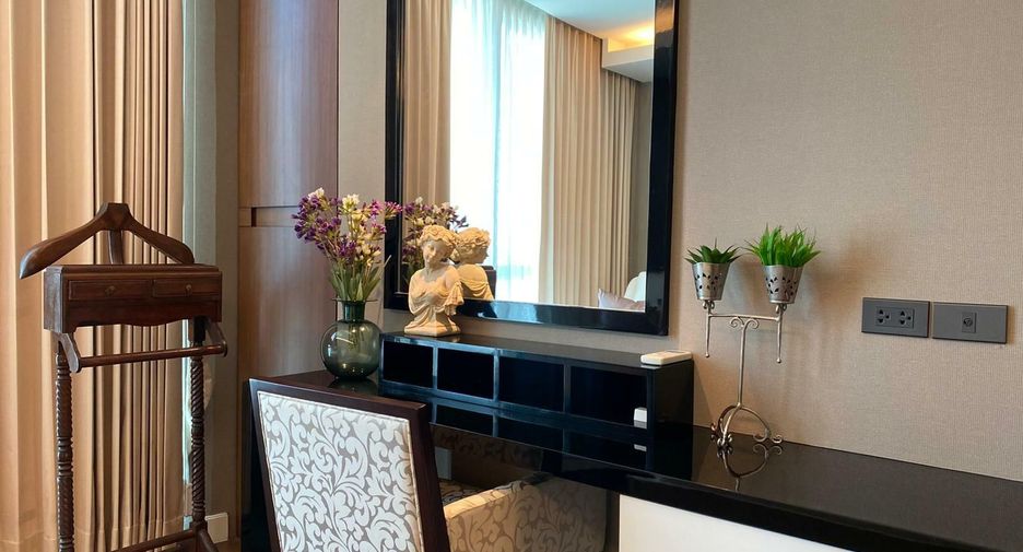For rent 3 bedrooms condo in Pathum Wan, Bangkok
