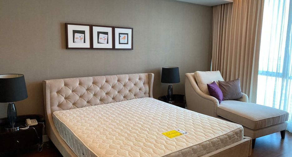 For rent 3 bedrooms condo in Pathum Wan, Bangkok