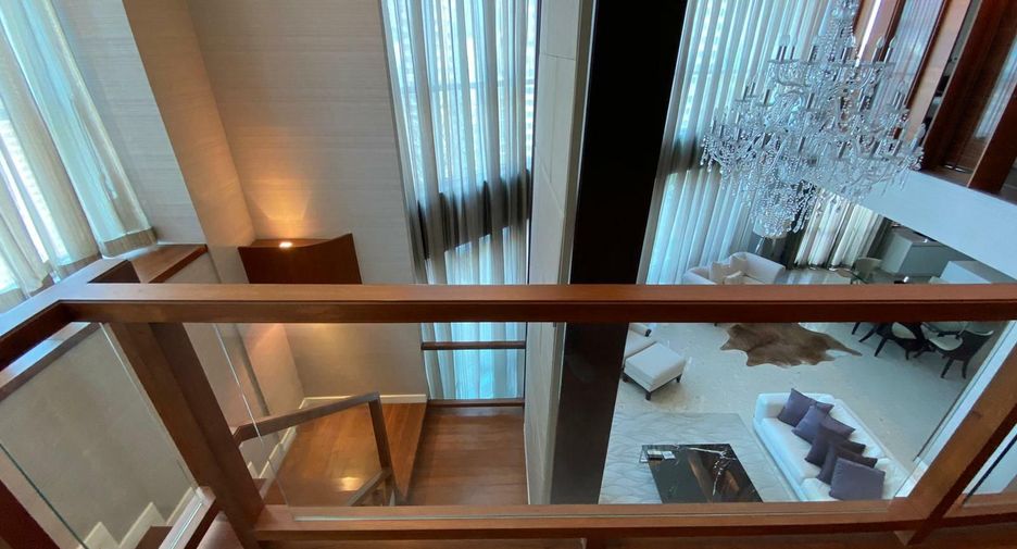 For rent 3 bedrooms condo in Pathum Wan, Bangkok