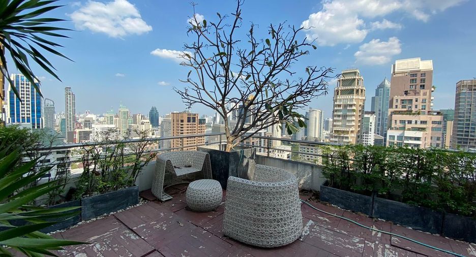 For rent 3 bedrooms condo in Pathum Wan, Bangkok