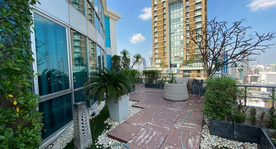 For rent 3 bedrooms condo in Pathum Wan, Bangkok
