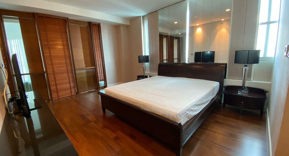 For rent 3 bedrooms condo in Pathum Wan, Bangkok