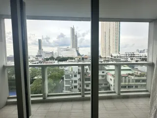Wohnung zur Miete mit Studio in Sathon, Bangkok