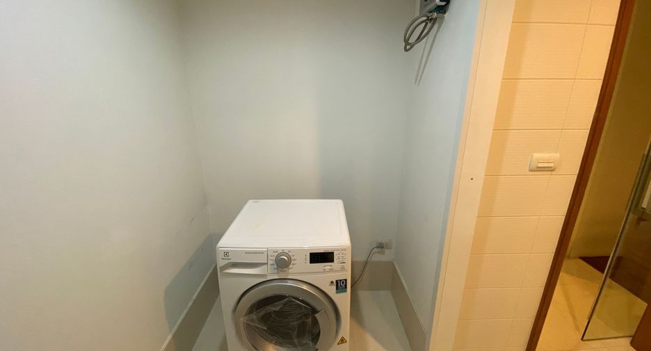 For rent 2 bedrooms condo in Pathum Wan, Bangkok