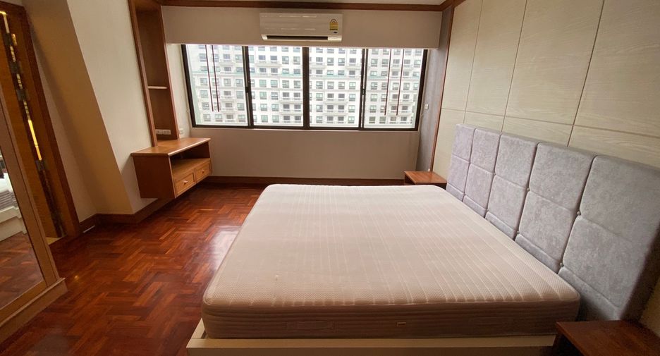 For rent 2 bedrooms condo in Pathum Wan, Bangkok