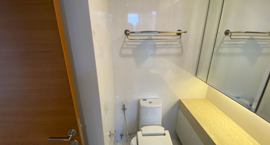 For rent 2 bedrooms condo in Pathum Wan, Bangkok
