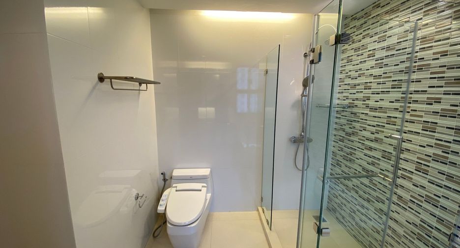 For rent 2 bedrooms condo in Pathum Wan, Bangkok
