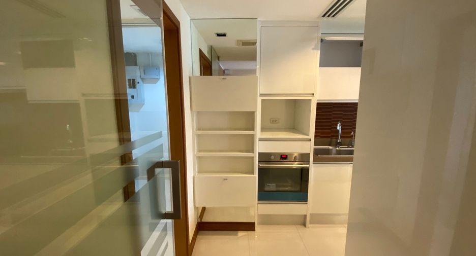 For rent 2 bedrooms condo in Pathum Wan, Bangkok