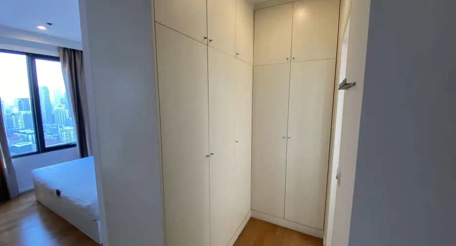 For rent 2 bedrooms condo in Watthana, Bangkok