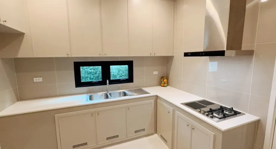 For rent 4 bedrooms house in Saphan Sung, Bangkok