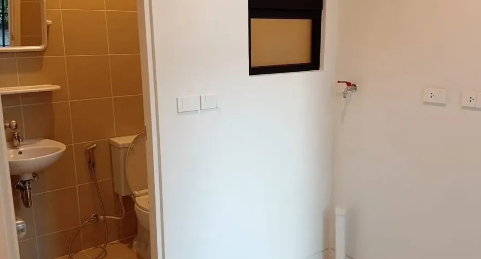 For rent 4 bedrooms house in Saphan Sung, Bangkok