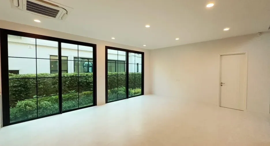For rent 4 bedrooms house in Saphan Sung, Bangkok