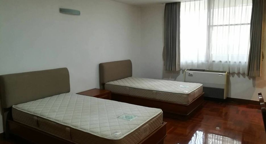 Condo en alquiler de 3 habitaciones en Khlong Toei, Bangkok